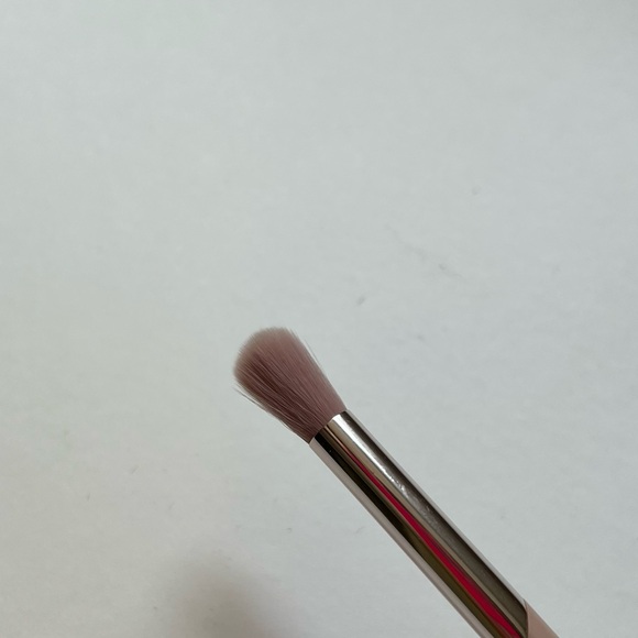 Fenty Beauty Eye Blending Brush 210 - Picture 2 of 6
